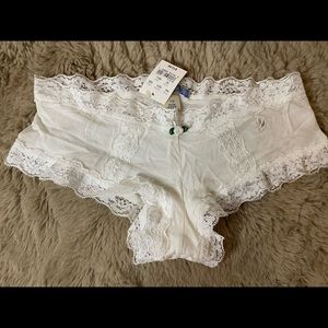 New Never worn lacy AE undies